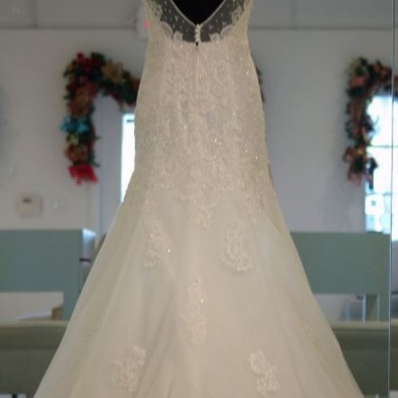 David Tutera Wedding Gown - NWT - Picture 5 of 7